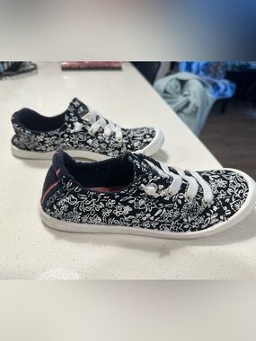 Roxy Bayshore Size 7 Floral Lace-Up Sneakers